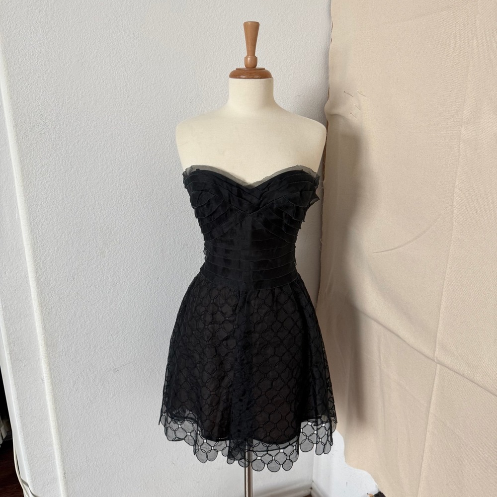 BCBGMAXAZRIA Black Silk Strapless Tiered Embroidered Cocktail Dress Size 4‎